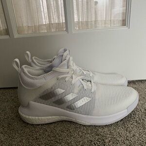 BRAND NEW ADIDAS VOLLEYBALL SHOE SIZE 11!!